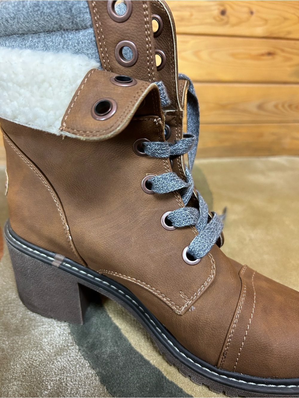 Roxy Women's Brown Lace-Up Faux Shearling Cuff Ankle Boots